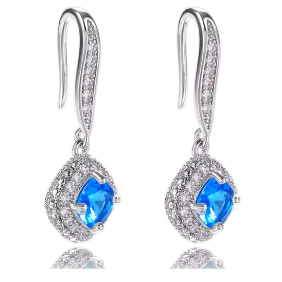 - Gorgeous Sea Blue Crystal Drop Earrings.. 925 Filled - Picture 10 of 10